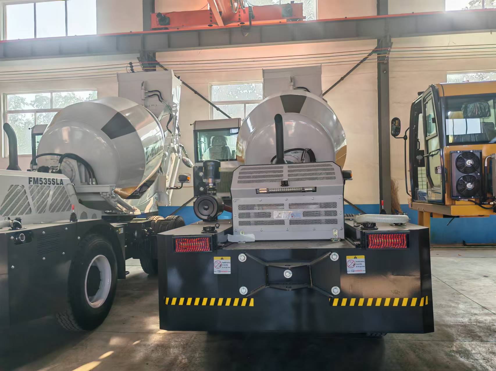2.6m³ Self Loading Concrete Mi - Heavy Equipment Mixer recension och pris