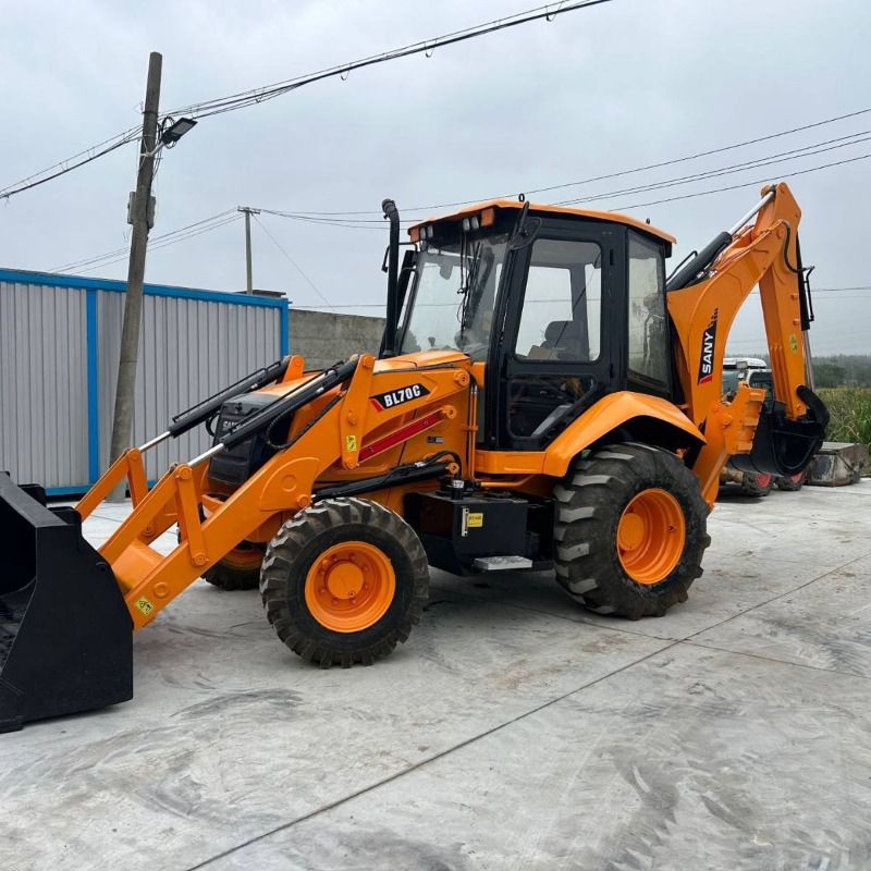 8.6 Ton Front Loader Tractor B - Tractor Backhoe recension och pris